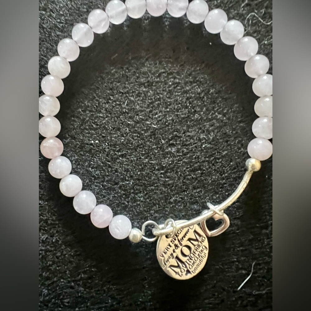 Mom charm bracelet, good condition